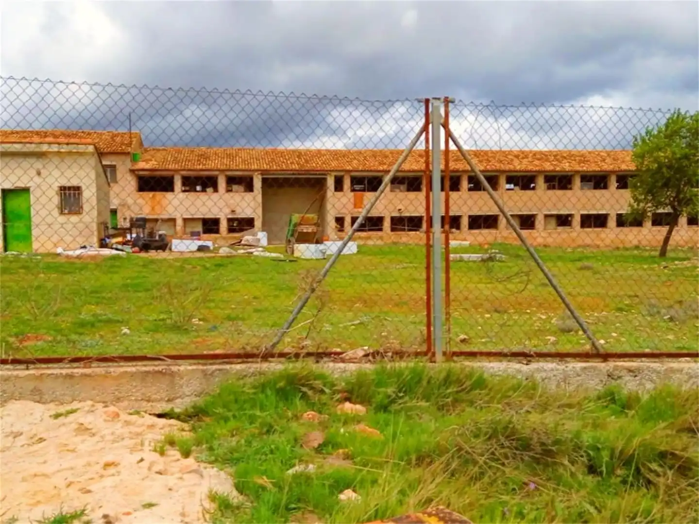 Terreno industrial en venta en Sinarcas Vista exterior de Terreno industrial en venta en Sinarcas