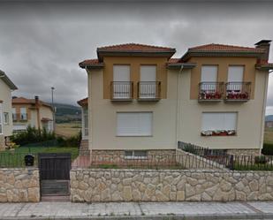 Vista exterior de Casa o xalet en venda en Campoo de Enmedio amb Terrassa i Balcó