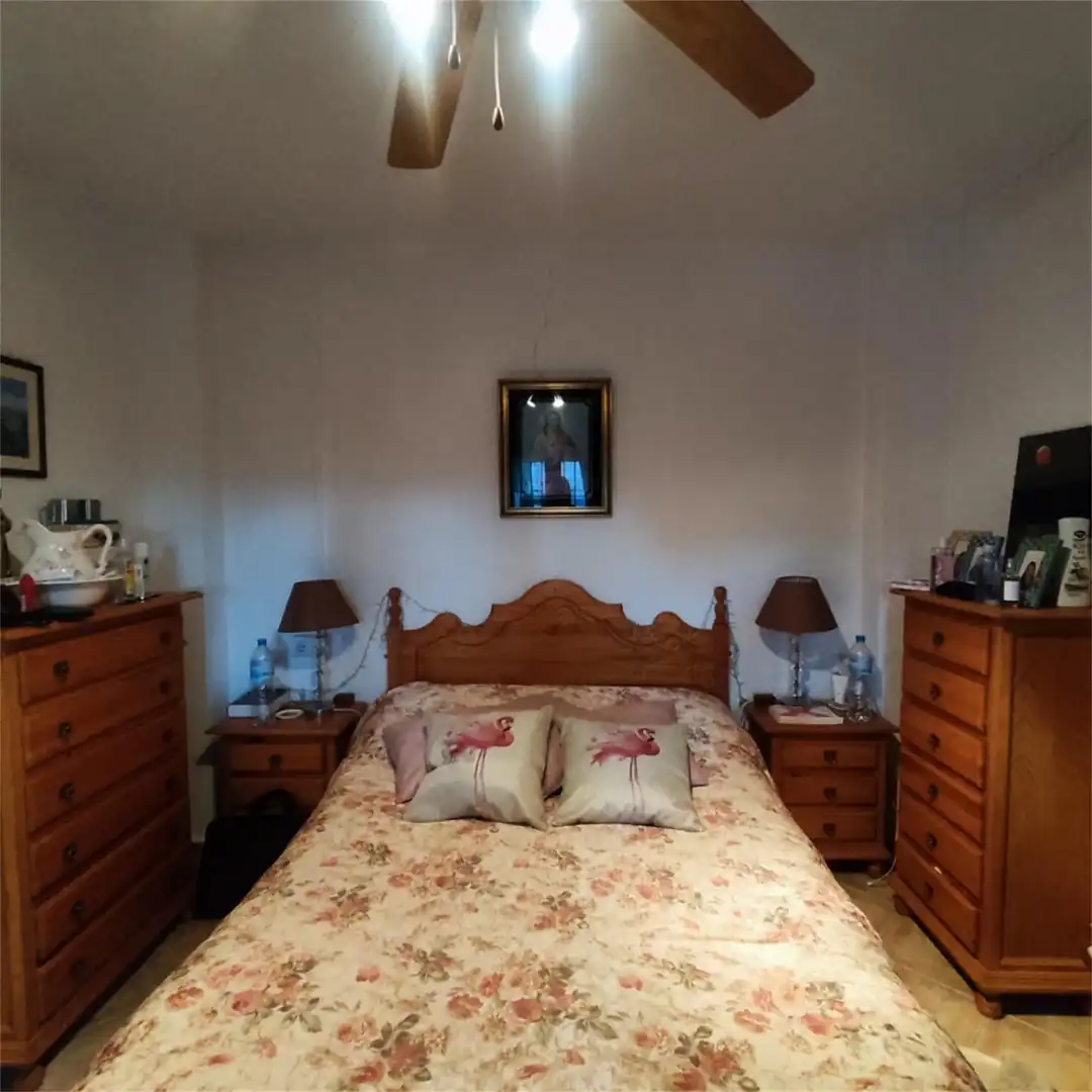 Casa adosada en venta en Álora Habitación de Casa adosada en venta en Álora con Calefacción, Jardín privado y Terraza