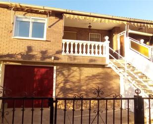 Exterior view of Single-family semi-detached for sale in Mediana de Aragón  with Air Conditioner and Terrace