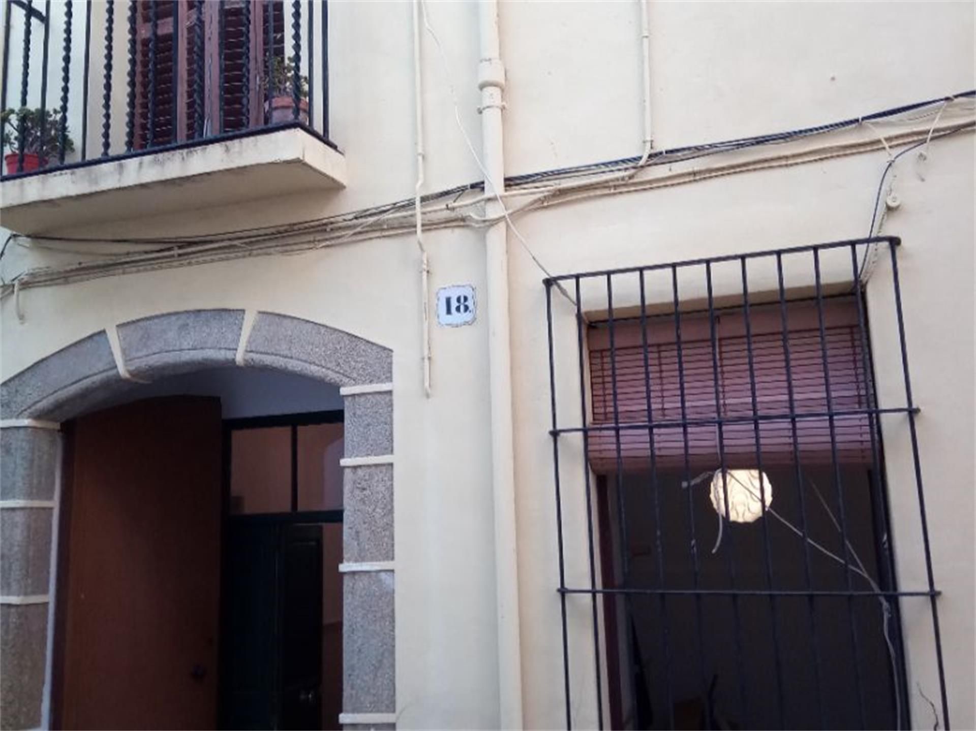 Vista exterior de Casa adosada en venda en Canet de Mar amb Terrassa i Balcó