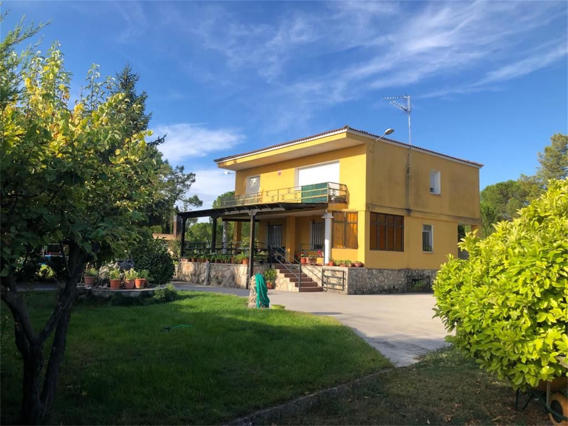 Exterior view of House or chalet for sale in Cuéllar  with Terrace, Swimming Pool and Balcony