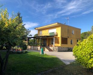 Vista exterior de Casa o xalet en venda en Cuéllar amb Terrassa, Piscina i Balcó