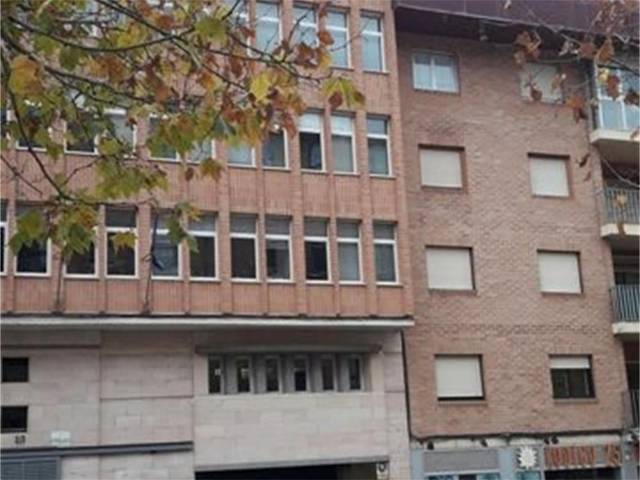 Garaje en Alquiler en Calle Manuel Blasco en Polideportivos Asperon - Mariano Vicen