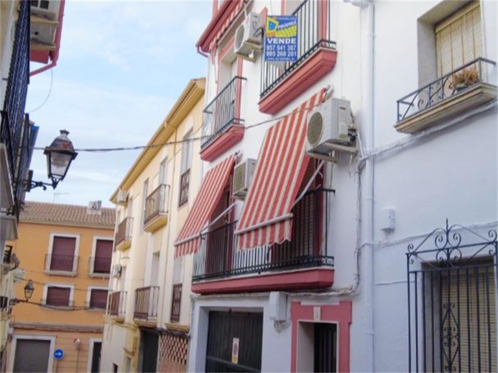 Vista exterior de Pis en venda en Priego de Córdoba amb Aire condicionat, Calefacció i Parquet