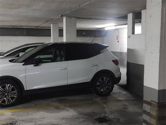 Garaje en Venta en Calle Bermúdez de Castro en HUCA - La Cadellada