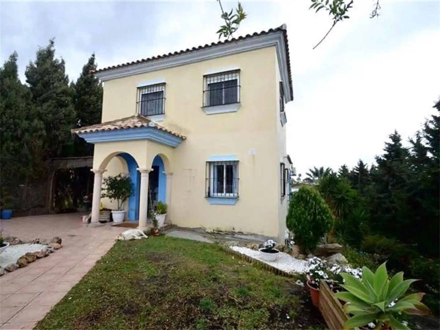 Casa o chalet de alquiler en Calle Amanecer, Guadalobón Vista exterior de Casa o chalet de alquiler en Estepona con Aire acondicionado, Calefacción y Jardín privado