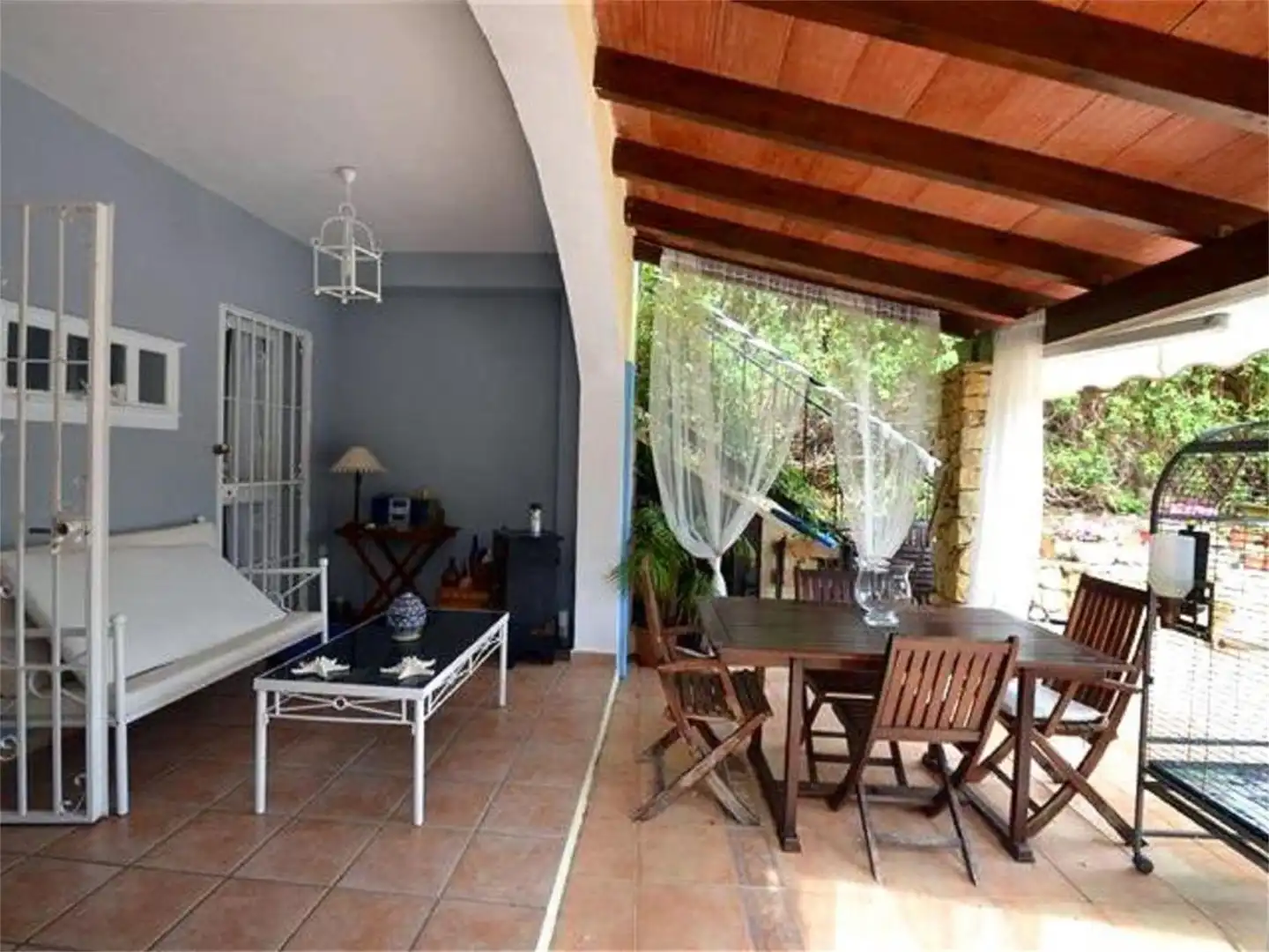 Casa o chalet de alquiler en Calle Amanecer, Guadalobón Terraza de Casa o chalet de alquiler en Estepona con Aire acondicionado, Calefacción y Jardín privado