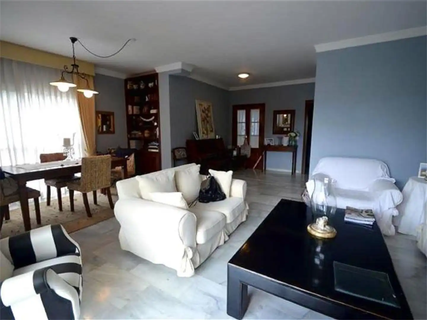 Casa o chalet de alquiler en Calle Amanecer, Guadalobón Sala de estar de Casa o chalet de alquiler en Estepona con Aire acondicionado, Calefacción y Jardín privado