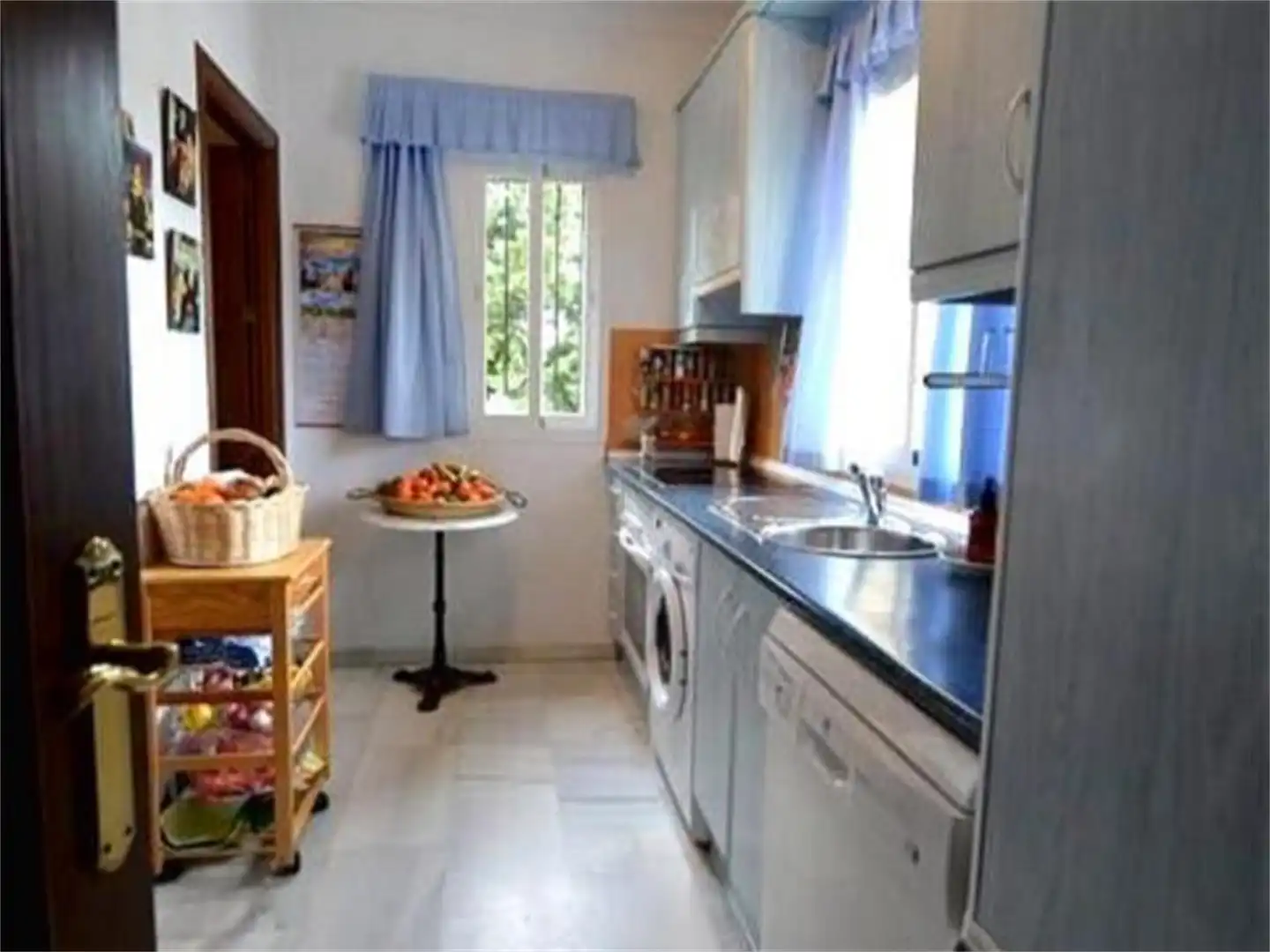 Casa o chalet de alquiler en Calle Amanecer, Guadalobón Cocina de Casa o chalet de alquiler en Estepona con Aire acondicionado, Calefacción y Jardín privado