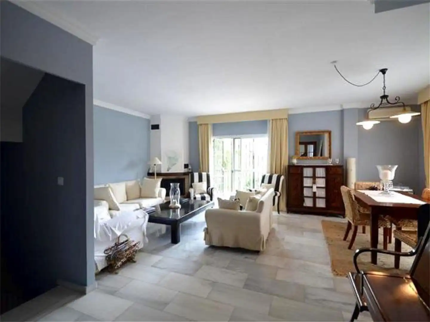 Casa o chalet de alquiler en Calle Amanecer, Guadalobón Sala de estar de Casa o chalet de alquiler en Estepona con Aire acondicionado, Calefacción y Jardín privado