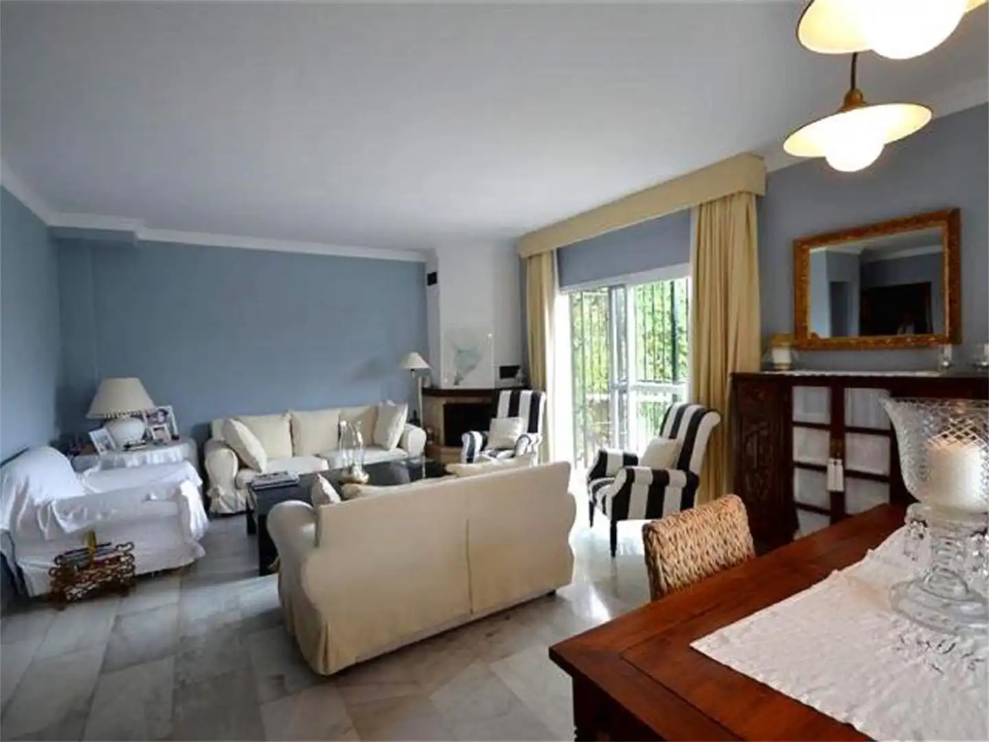 Casa o chalet de alquiler en Calle Amanecer, Guadalobón Sala de estar de Casa o chalet de alquiler en Estepona con Aire acondicionado, Calefacción y Jardín privado