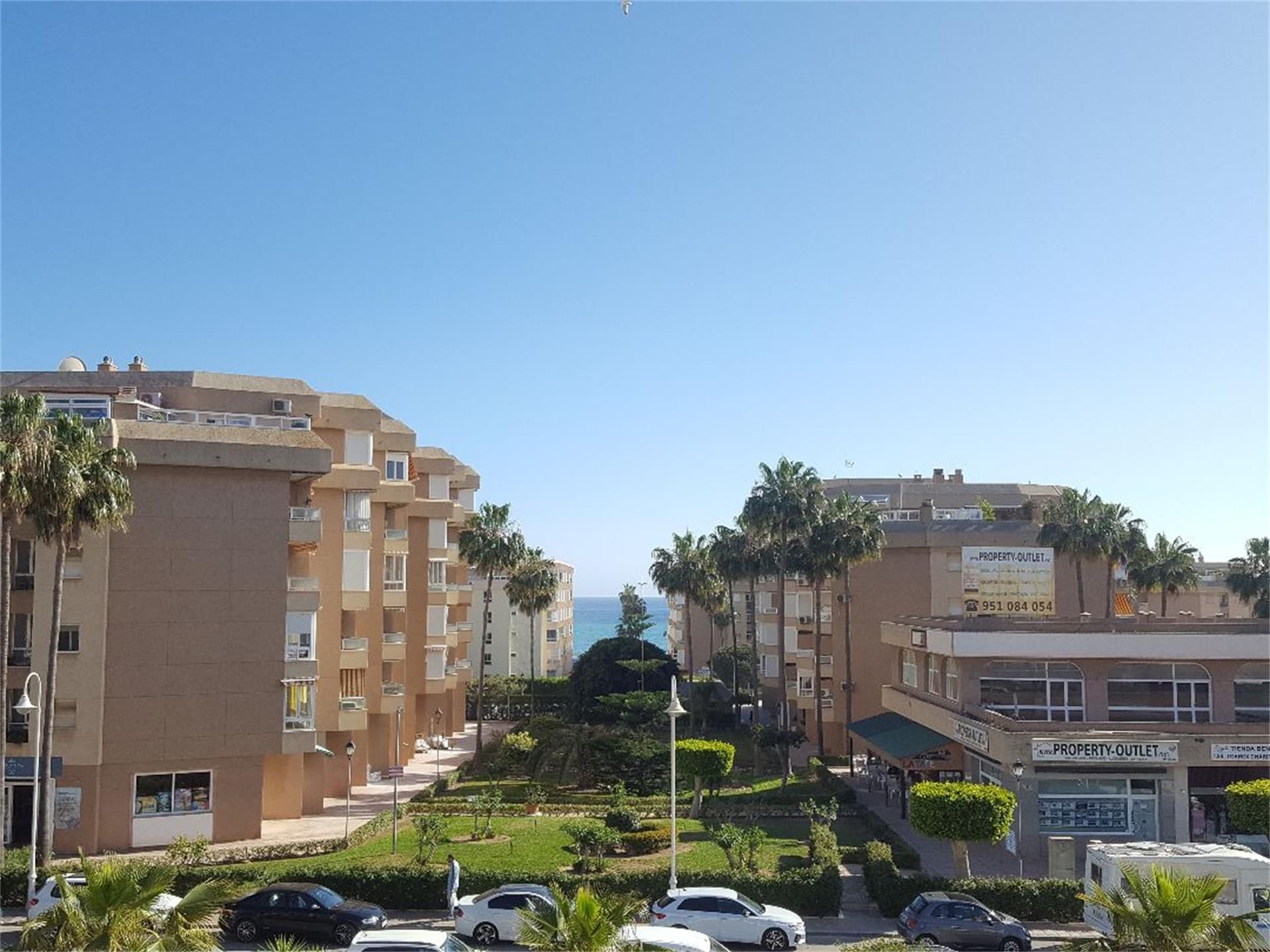 Vista exterior de Casa adosada en venda en Torrox amb Terrassa i Balcó