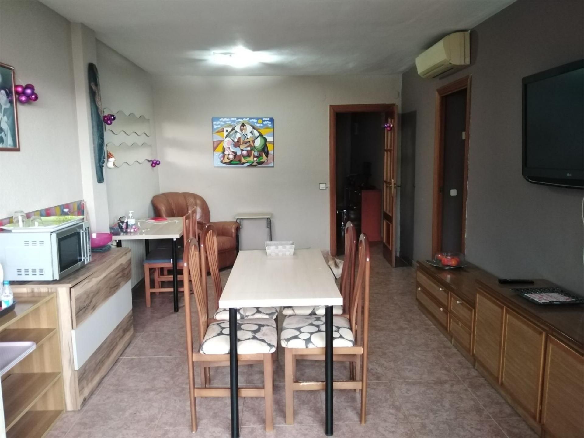 Menjador de Pis per a compartir en L'Hospitalet de Llobregat amb Aire condicionat, Calefacció i Traster