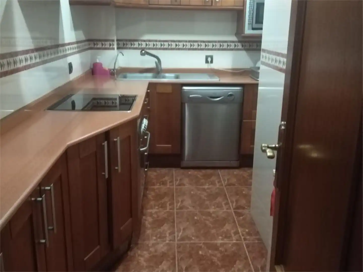 Kitchen of Flat for share in L'Hospitalet de Llobregat  with Air Conditioner, Heating and Storage room