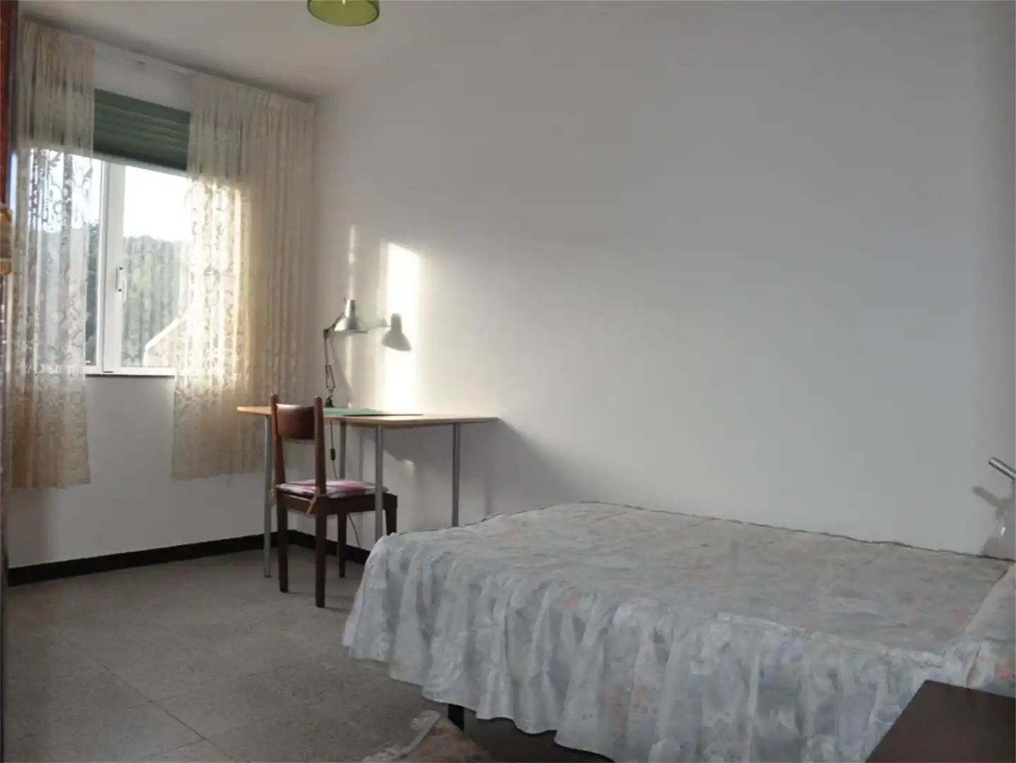 Flat for rent in Rúa Francés, Campus Norte - San Caetano Bedroom of Flat for rent in Santiago de Compostela with Heating, Furnished and Video intercom