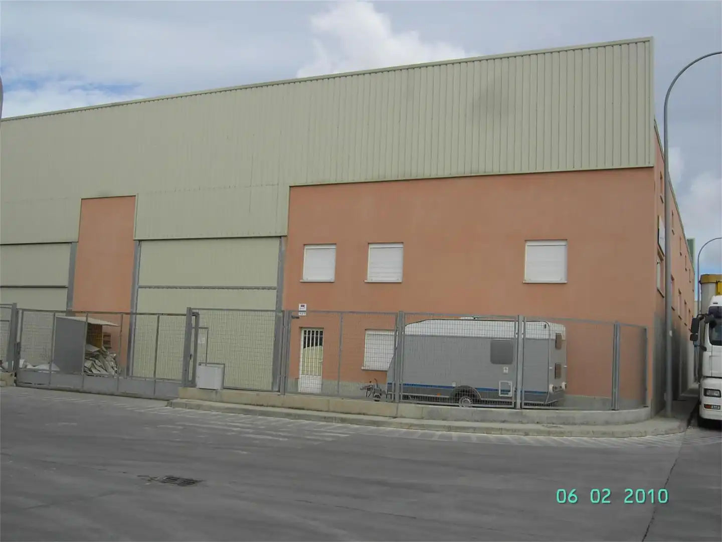 Vista exterior de Nave industrial de alquiler en Santovenia de Pisuerga