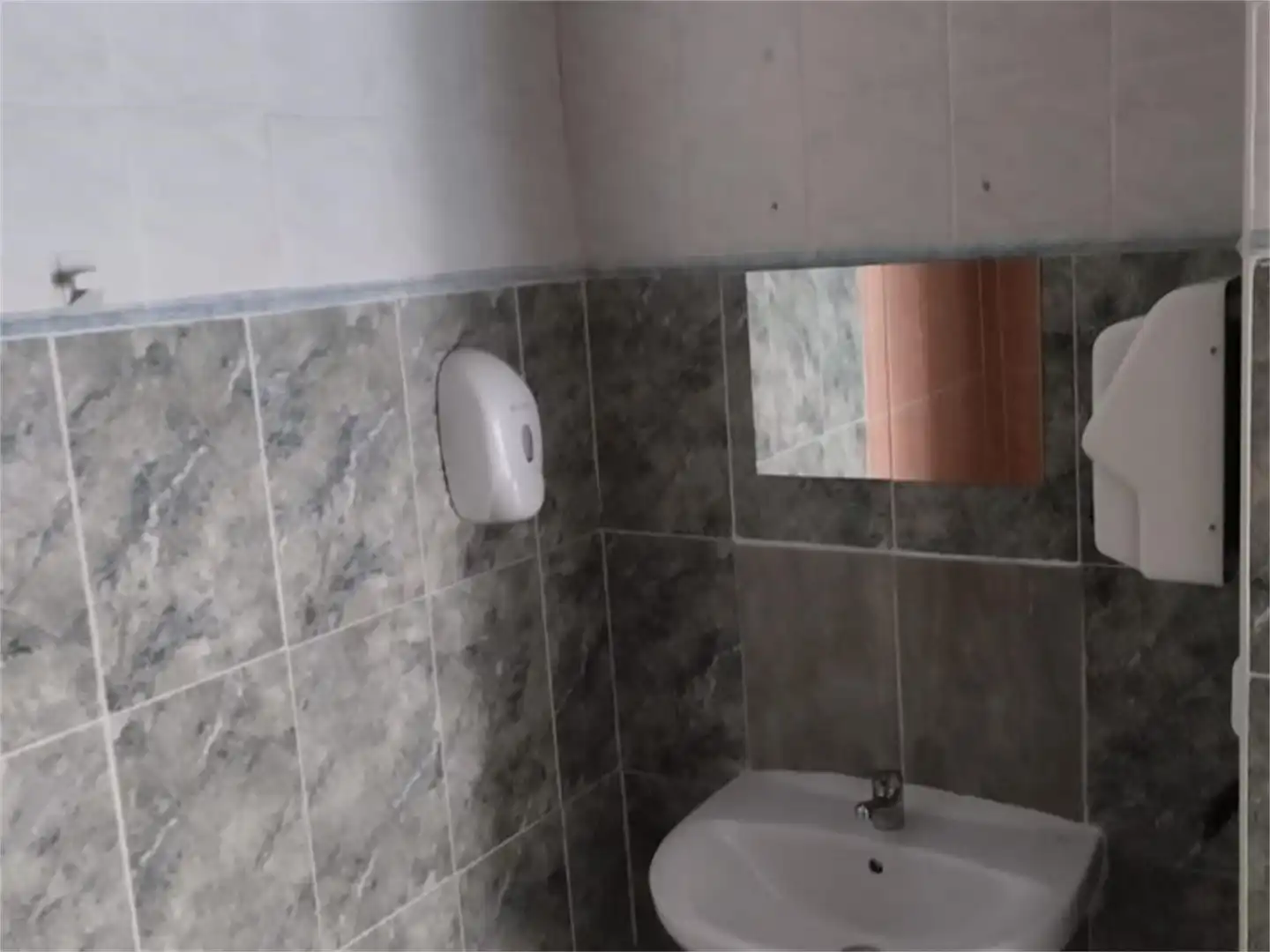 Bathroom of Commercial properties for rent in Fuenlabrada