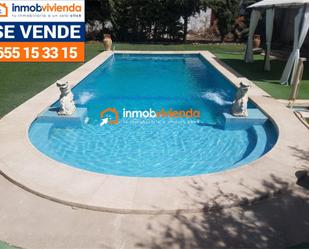 Piscina de Casa o xalet en venda en Paradas amb Jardí privat, Terrassa i Piscina