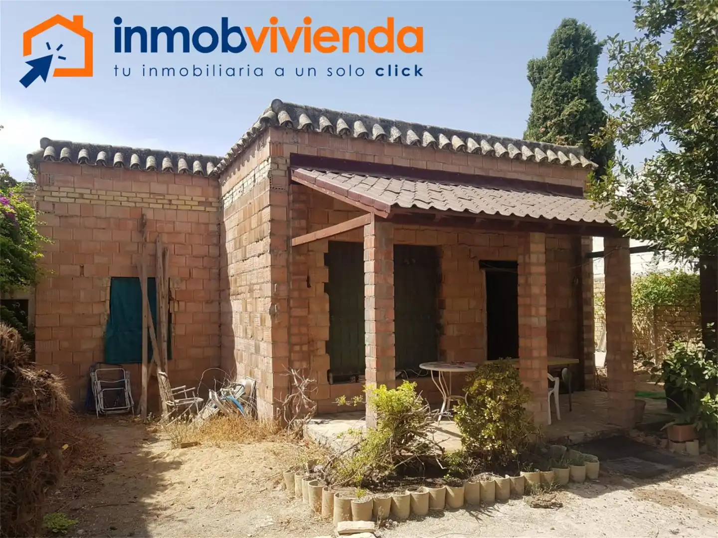 Casa o xalet en venda a Calle José Luis Parada, Paradas Vista exterior de Casa o xalet en venda en Paradas amb Jardí privat, Terrassa i Piscina