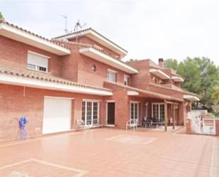 Vista exterior de Casa o xalet en venda en Els Pallaresos amb Aire condicionat, Terrassa i Piscina