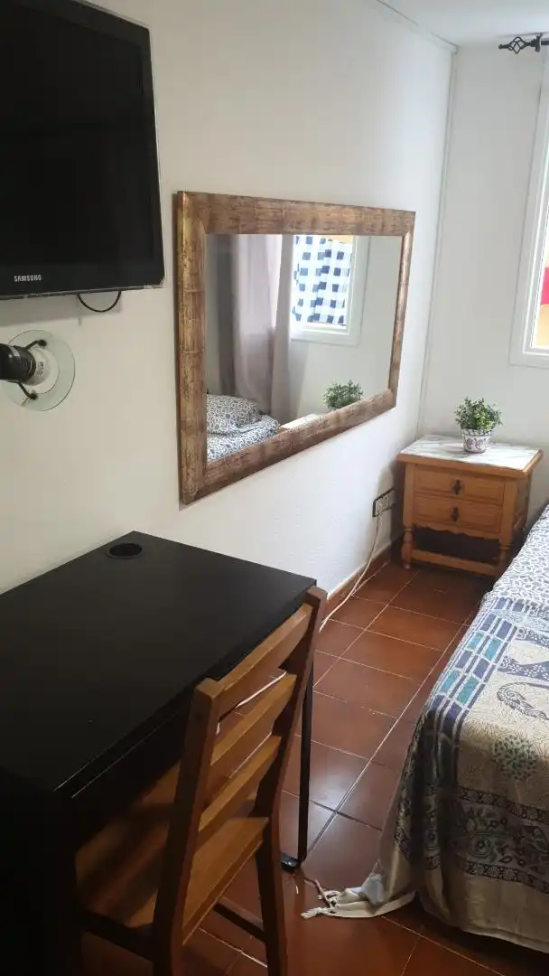 Habitació a Carrer de l'Escorial, 19, Vila de Gràcia Dormitori de Planta baixa per a compartir en Barcelona amb Terrassa, Moblat i Rentadora