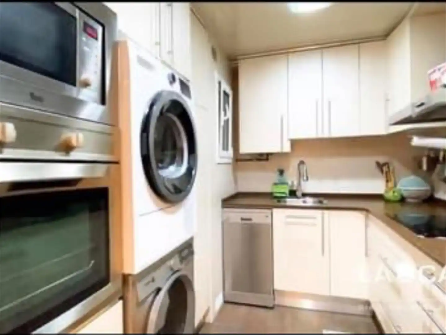Room in Rambla de Prim, El Besós i el Maresme Kitchen of Flat for share in Barcelona with Air Conditioner, Heating and Parquet flooring