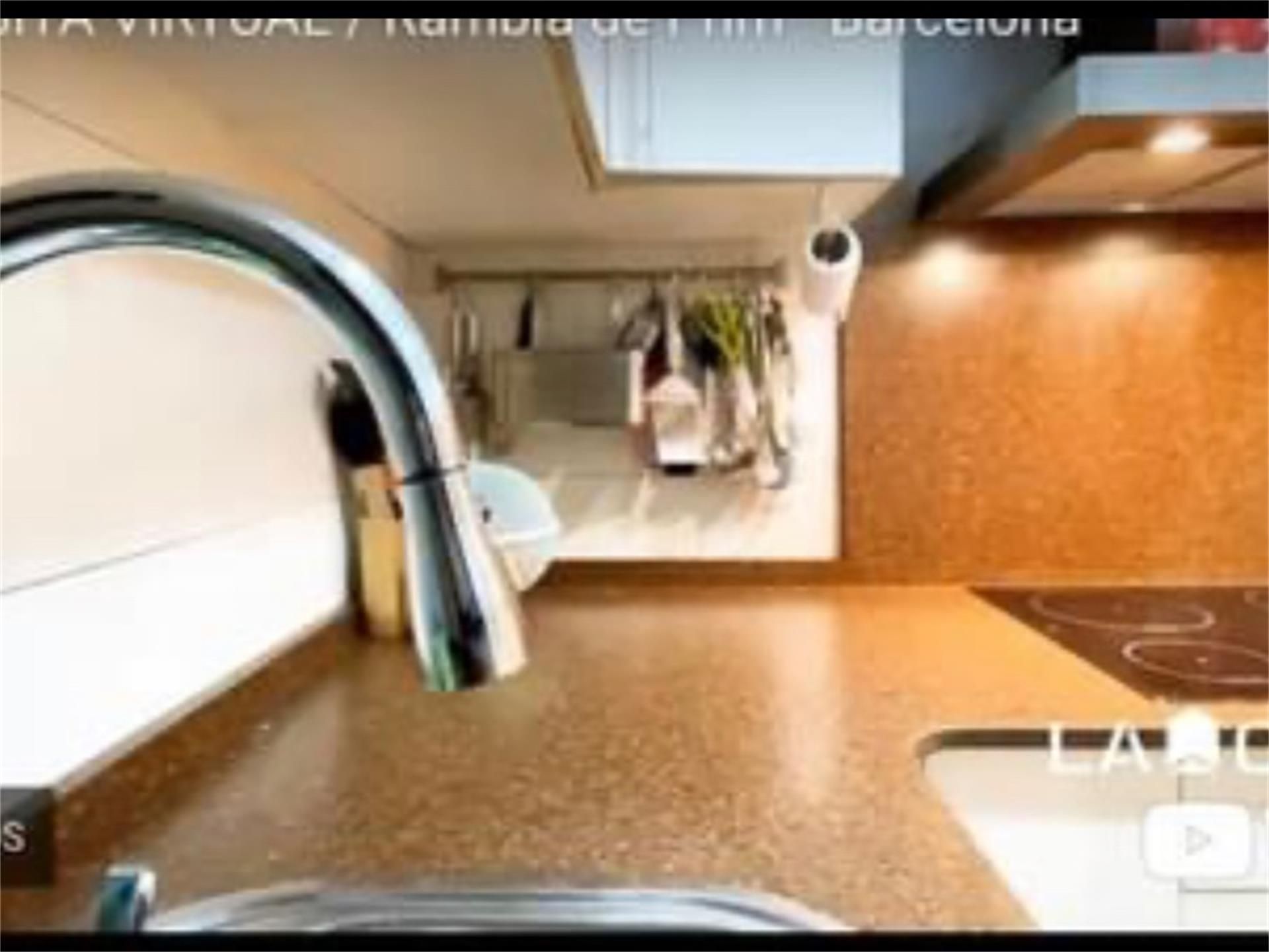 Kitchen of Flat to share in  Barcelona Capital  with Air Conditioner, Heating and Parquet flooring