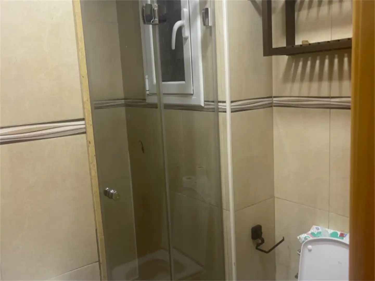 Room in Rambla de Prim, El Besós i el Maresme Bathroom of Flat for share in Barcelona with Air Conditioner, Heating and Parquet flooring