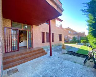 Vista exterior de Casa o xalet en venda en Soto del Real amb Terrassa