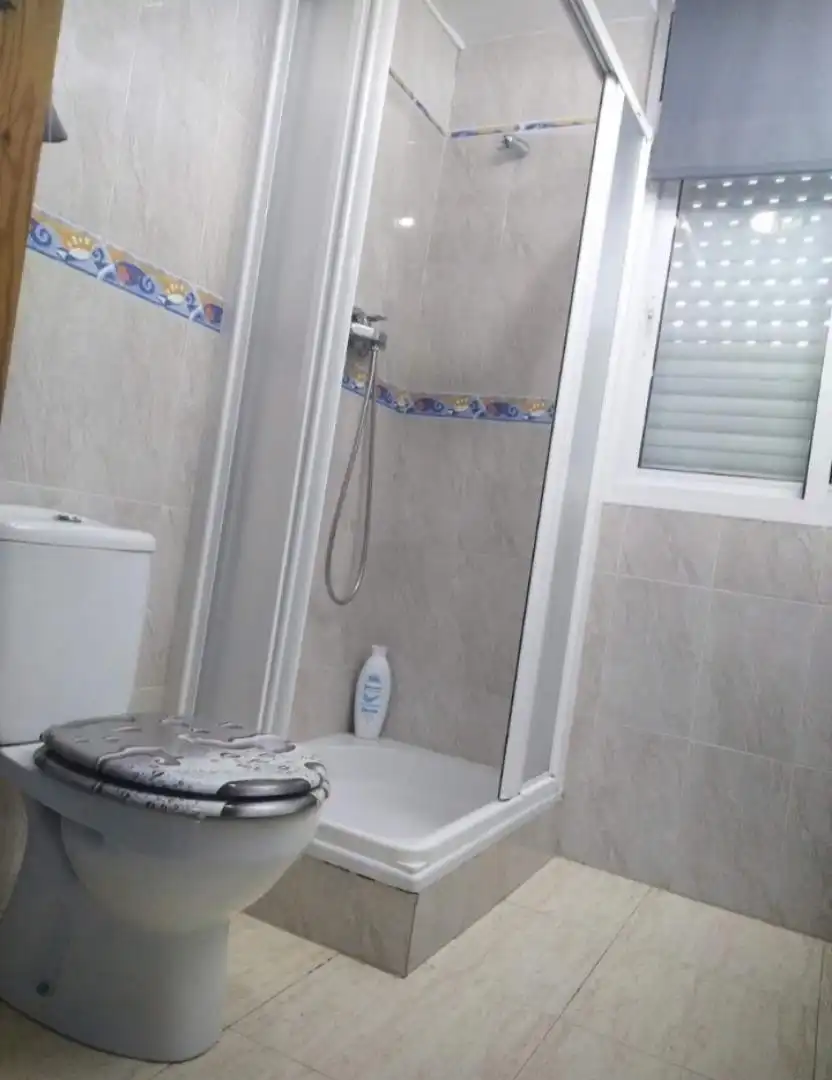 Badezimmer von Dachboden zum Verkauf in Tarragona mit Klimaanlage, Heizung und Terrasse