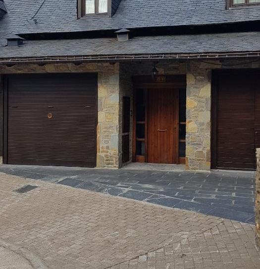 Single-family semi-detached for sale in Baqueira, Lleida - image 1 Photo 1 of Single-family semi-detached for sale in Baqueira, Lleida