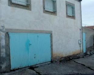 Vista exterior de Garatge en venda en San Miguel de Serrezuela amb Moblat