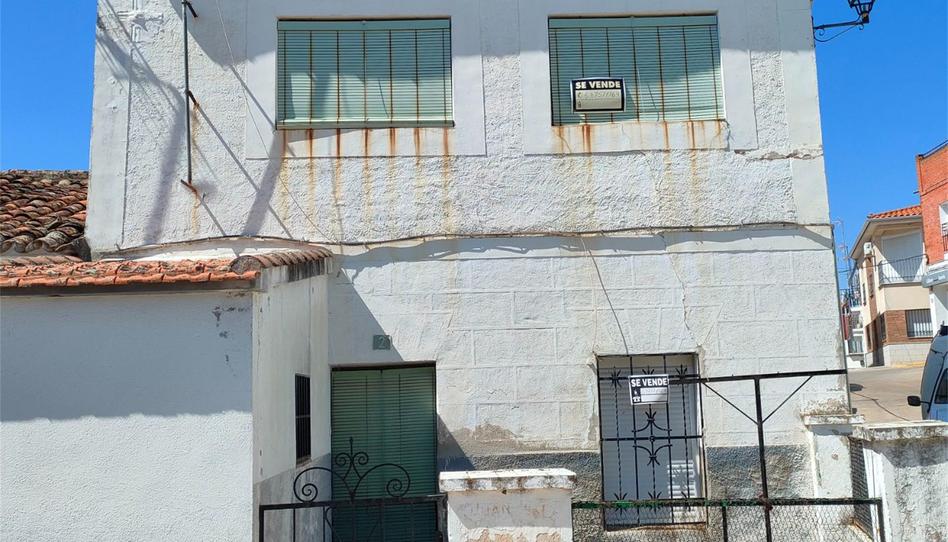 Foto 1 de Casa adosada en venda a Avenida Constitución, Casas de Millán, Cáceres