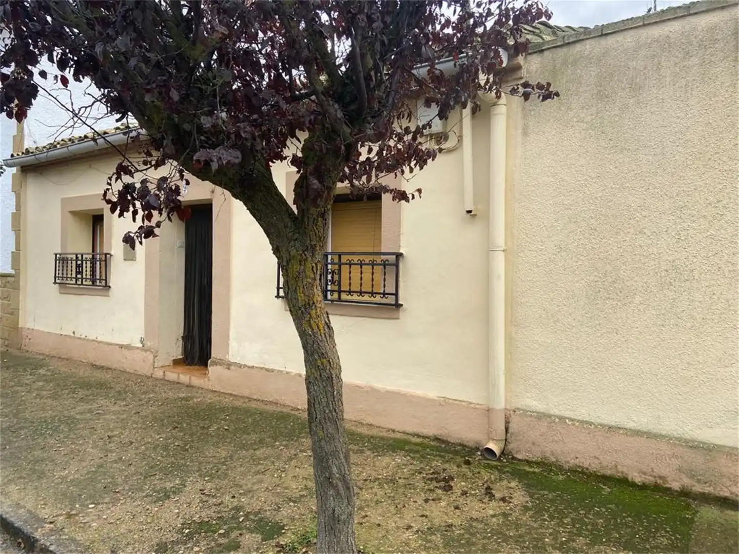 Planta baixa en venda a Calle de los Riberanos, Ejea de los Caballeros Vista exterior de Planta baixa en venda en Ejea de los Caballeros amb Calefacció, Jardí privat i Moblat