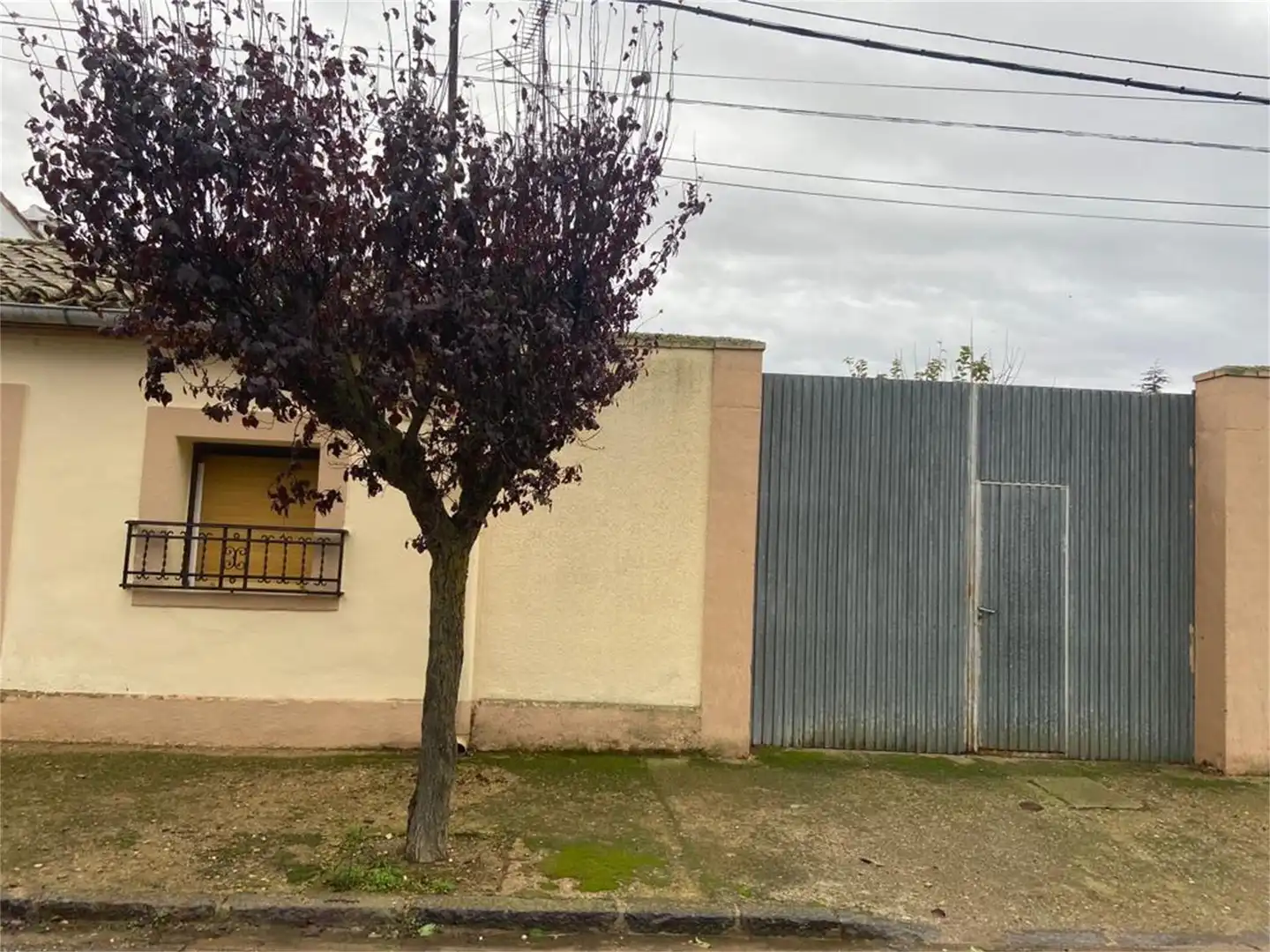 Planta baixa en venda a Calle de los Riberanos, Ejea de los Caballeros Vista exterior de Planta baixa en venda en Ejea de los Caballeros amb Calefacció, Jardí privat i Moblat