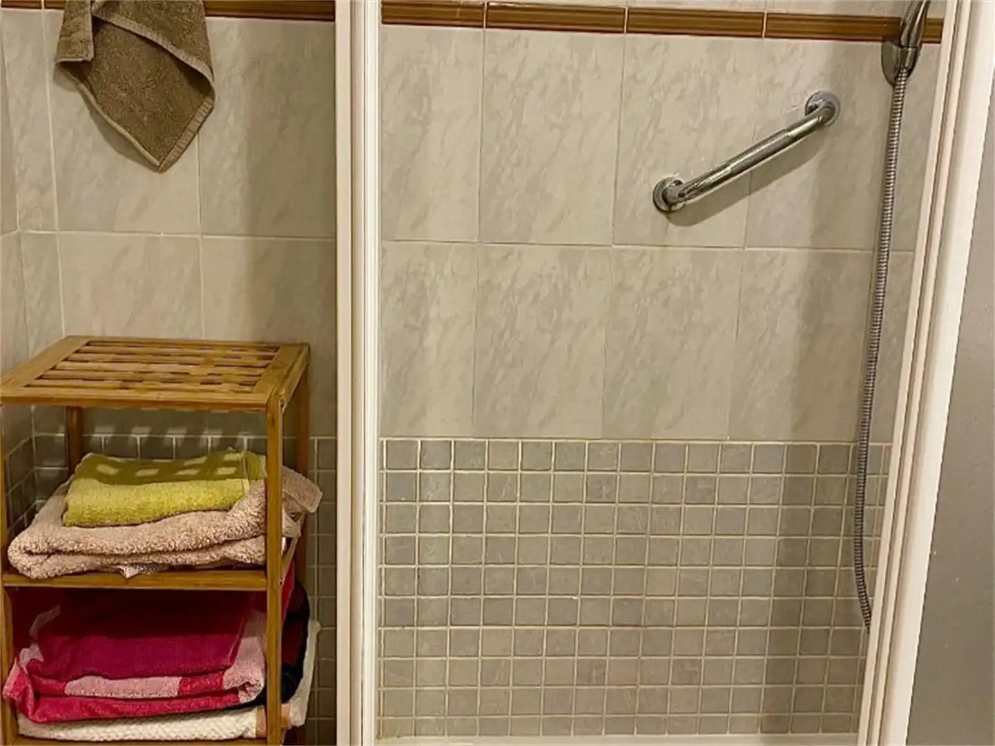 Flat for rent in Calle Molivent, Las Viñas Bathroom of Flat for rent in Guardamar del Segura with Air Conditioner, Furnished and Balcony