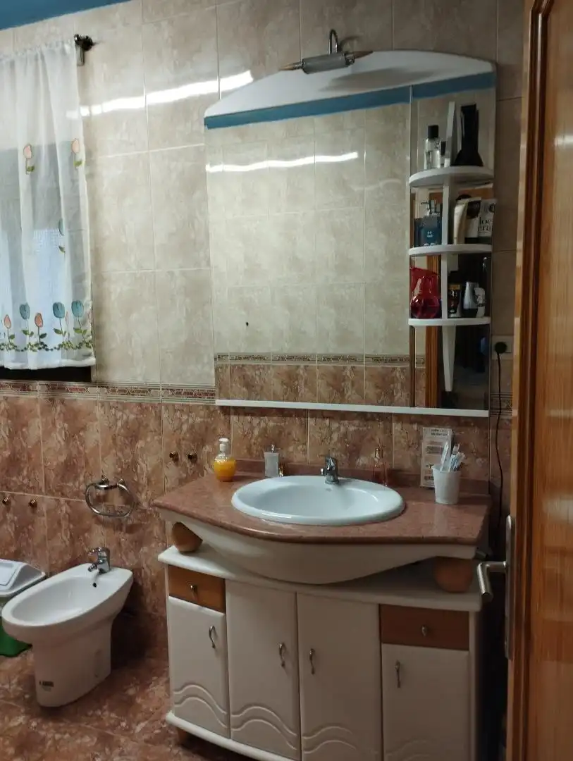 Baño de Piso en venta en Montillana con Jardín privado, Terraza y Balcón