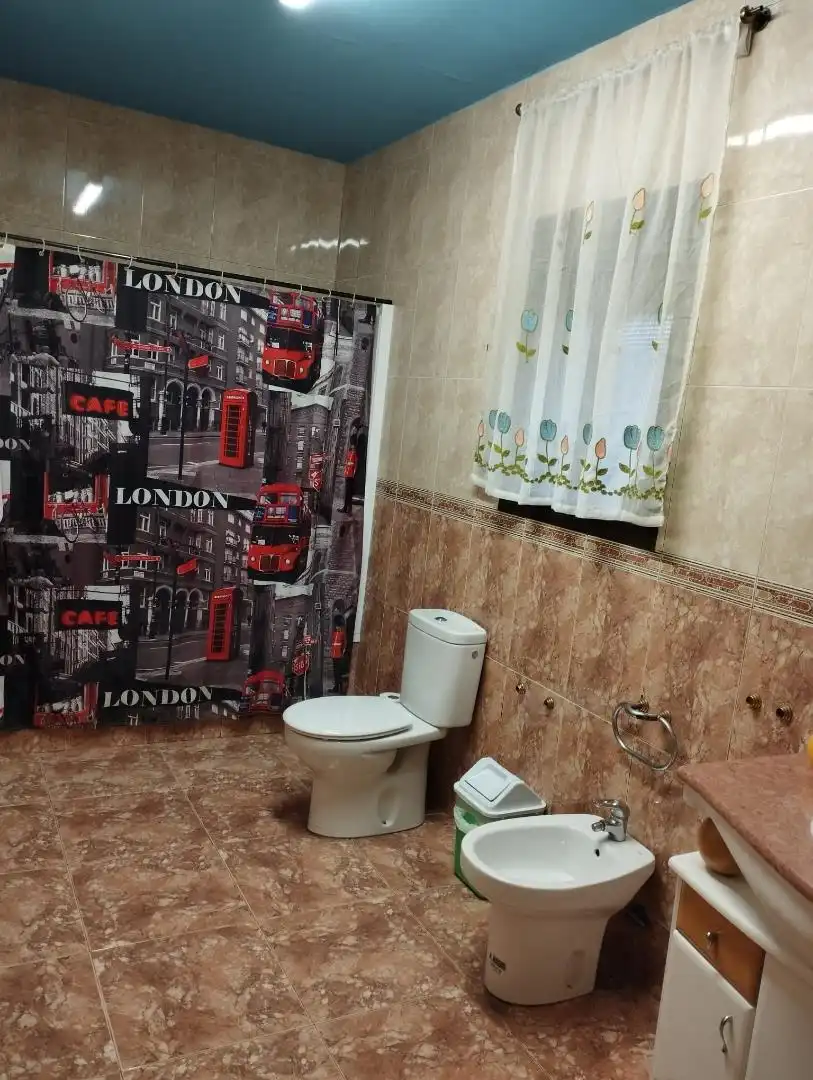 Baño de Piso en venta en Montillana con Jardín privado, Terraza y Balcón