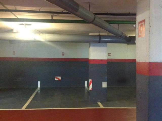 Garaje en Alquiler en Carrer de Còrsega en El Camp d'en Grassot i Gràcia Nova