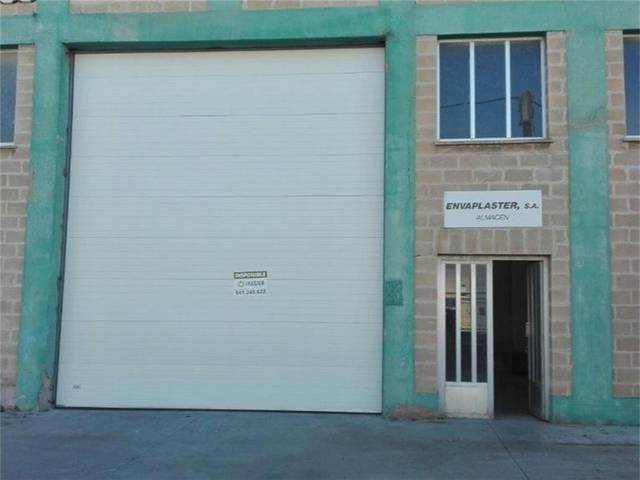 Nave industrial en Alquiler en Calle Serna en Viana