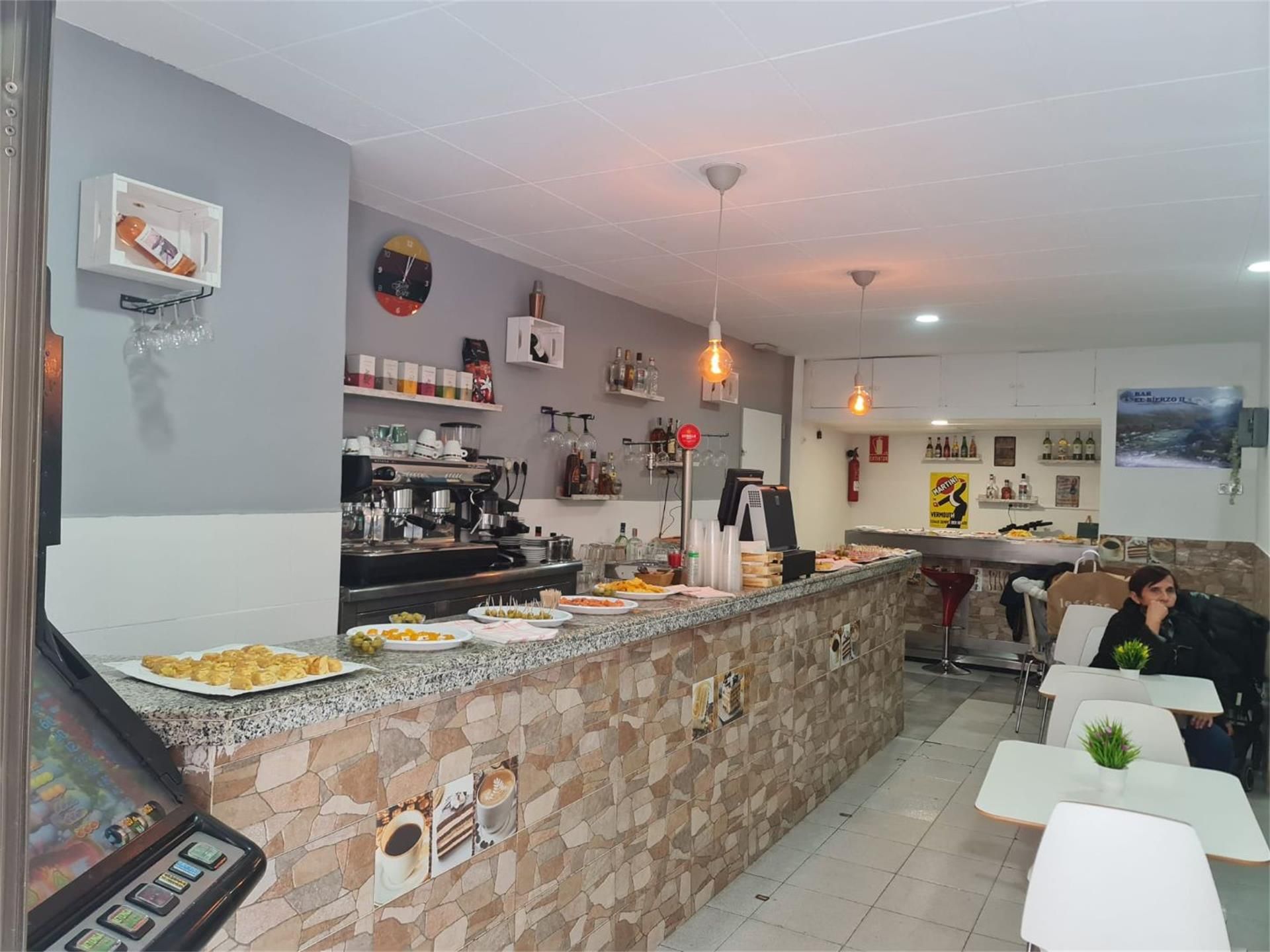 Premises to rent in Esplugues de Llobregat  with Air Conditioner and Furnished