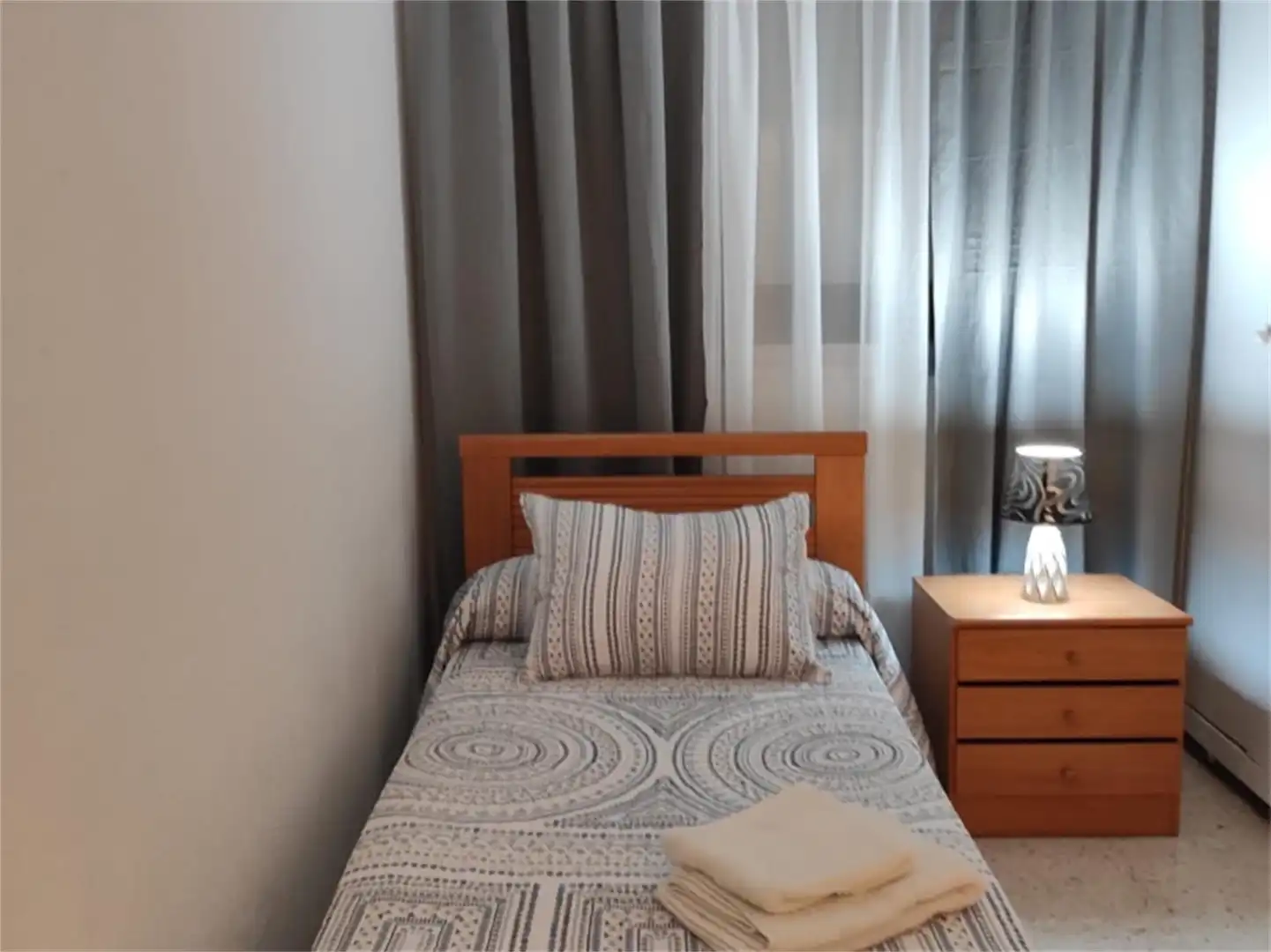 Piso de alquiler en Avenida Eugenio Hermoso, Oeste Habitación de Piso de alquiler en Mérida con Terraza y Balcón