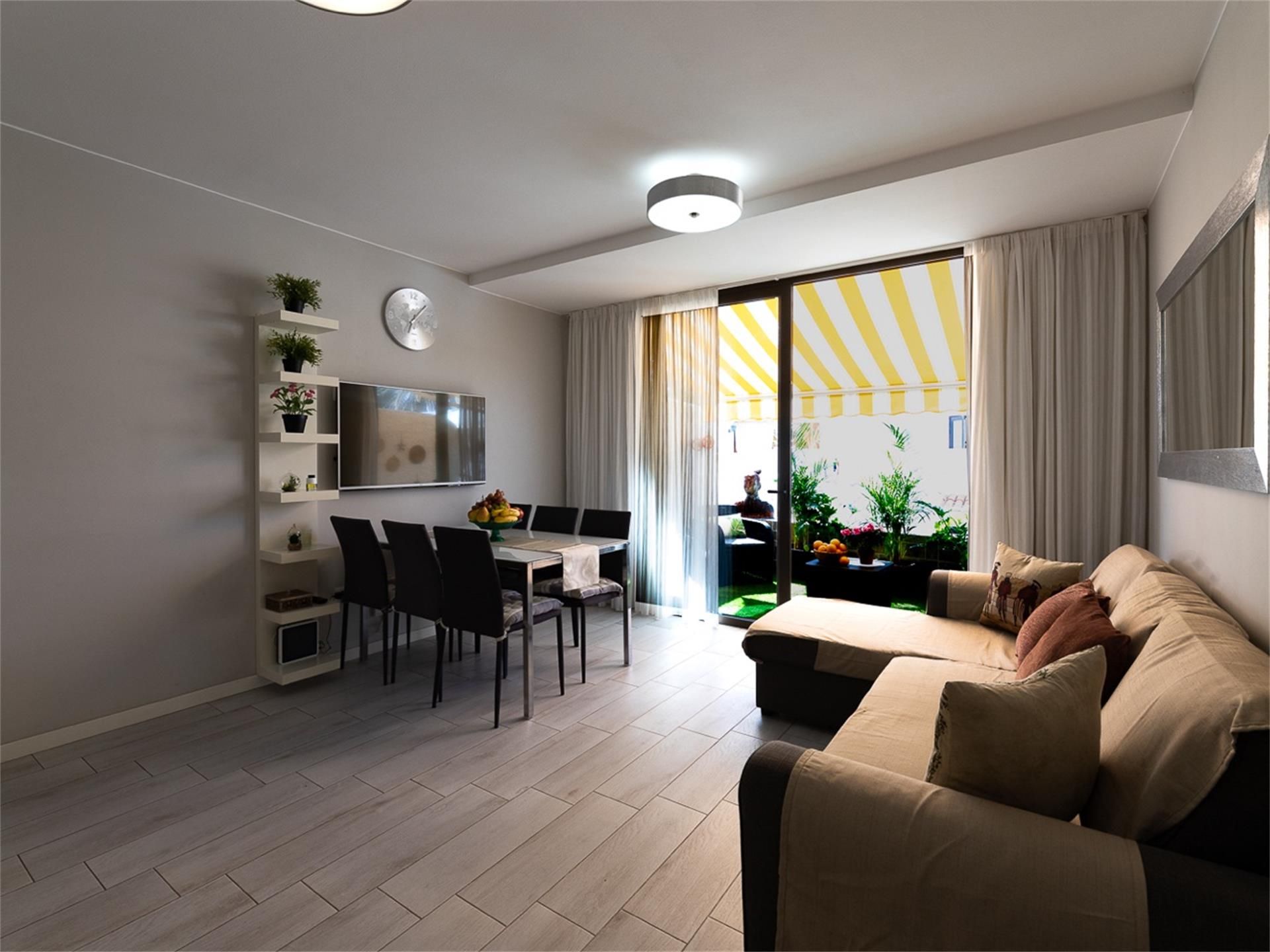 Living room of Flat to rent in Adeje  with Terrace, Swimming Pool and Furnished