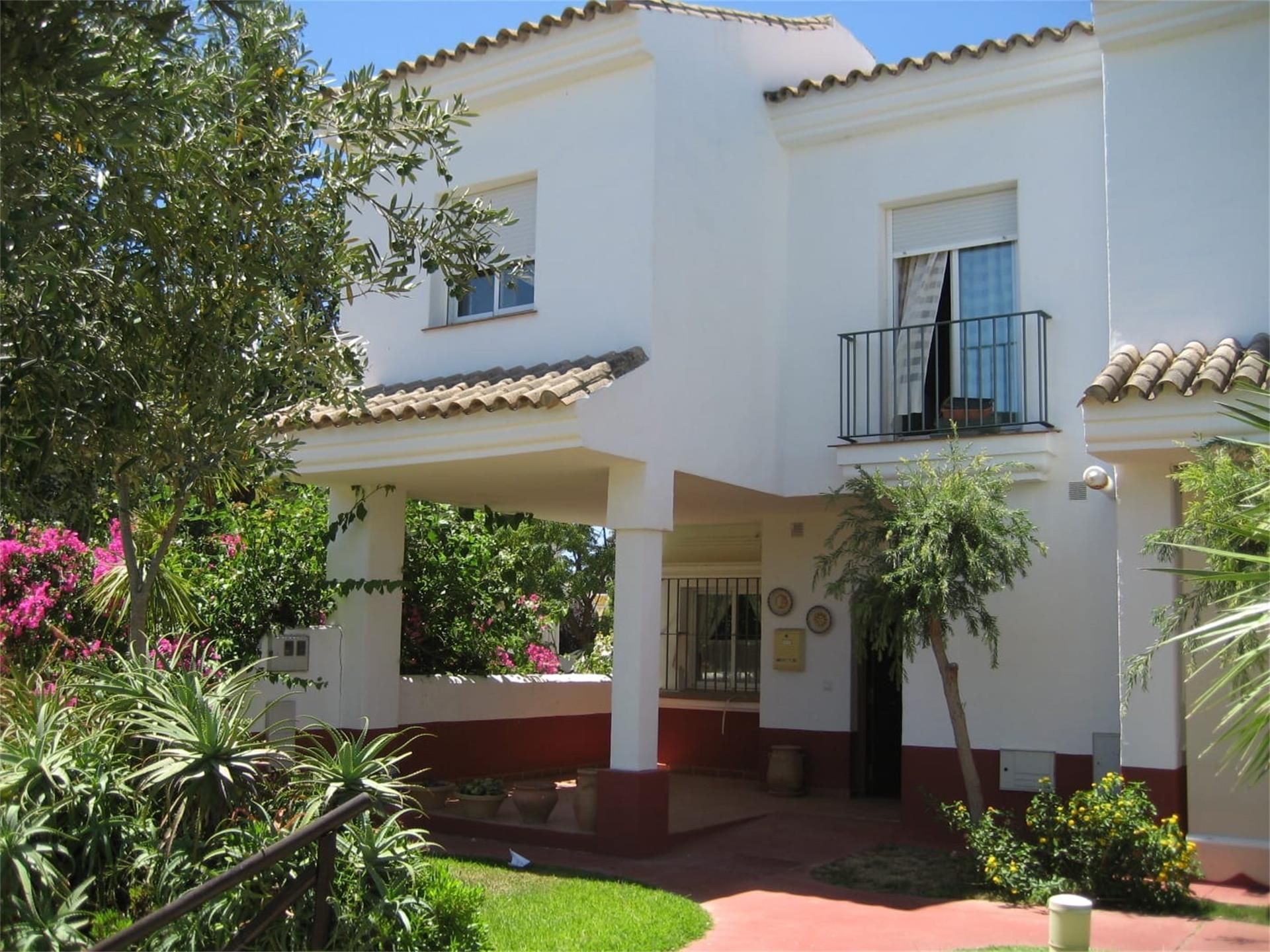 Exterior view of Single-family semi-detached to rent in Rota  with Air Conditioner, Heating and Private garden