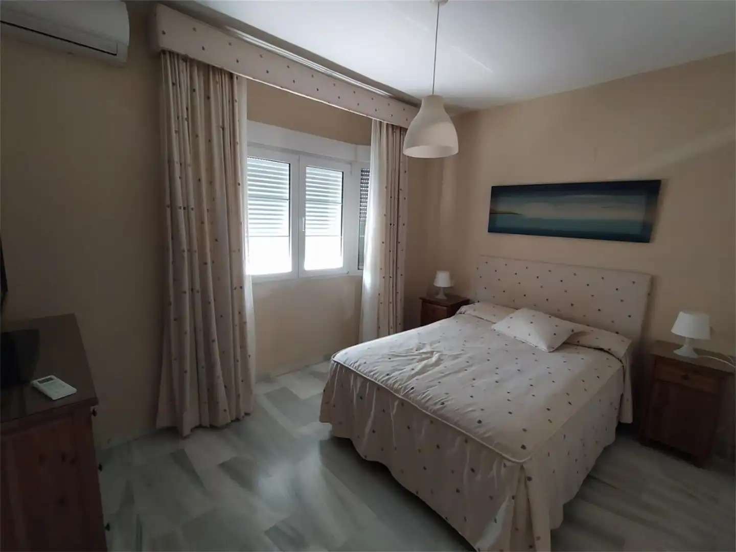Casa adosada de alquiler en Calle Taraje, Valdelagrana Habitación de Casa adosada de alquiler en El Puerto de Santa María con Aire acondicionado, Calefacción y Jardín privado