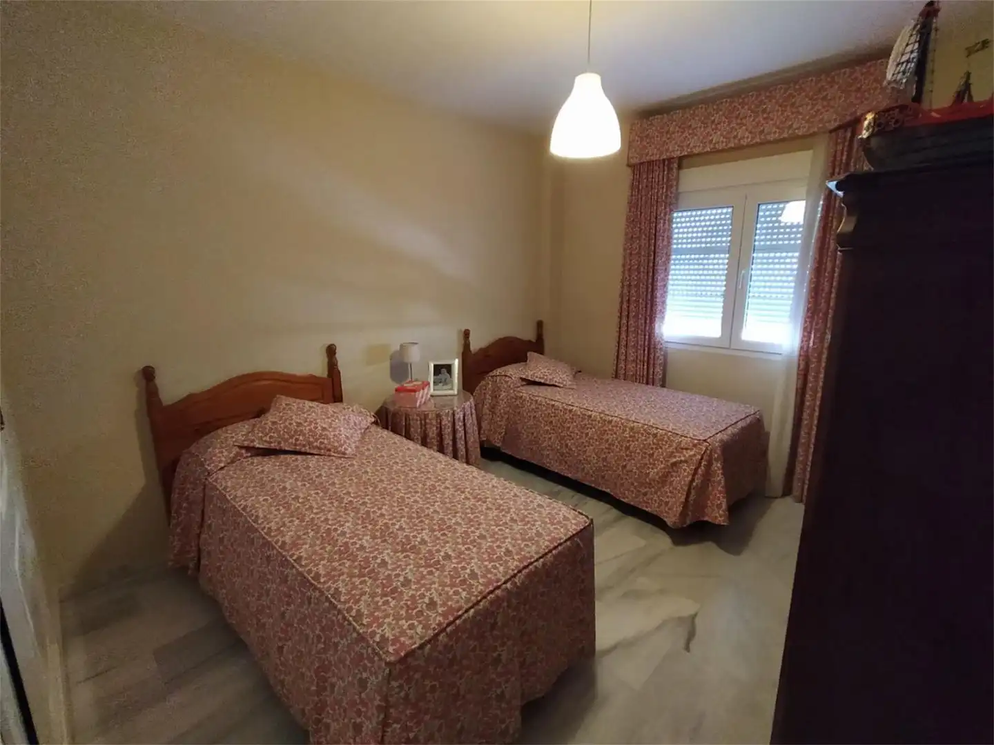 Casa adosada de alquiler en Calle Taraje, Valdelagrana Habitación de Casa adosada de alquiler en El Puerto de Santa María con Aire acondicionado, Calefacción y Jardín privado