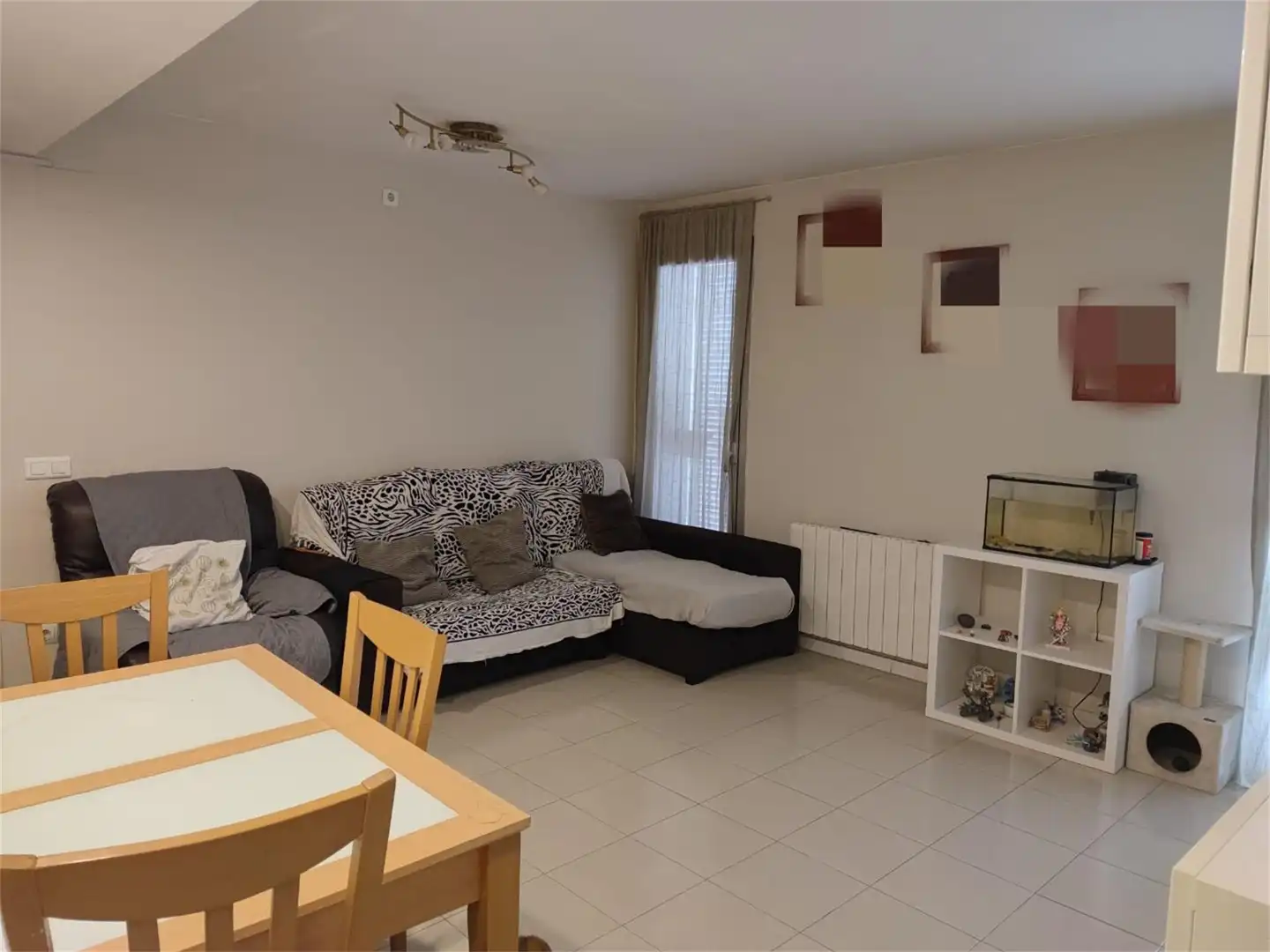 Piso en venta en Carrer d'Aurora Bertrana i Salazar, Vila-roja Sala de estar de Piso en venta en Girona con Calefacción, Trastero y Videoportero