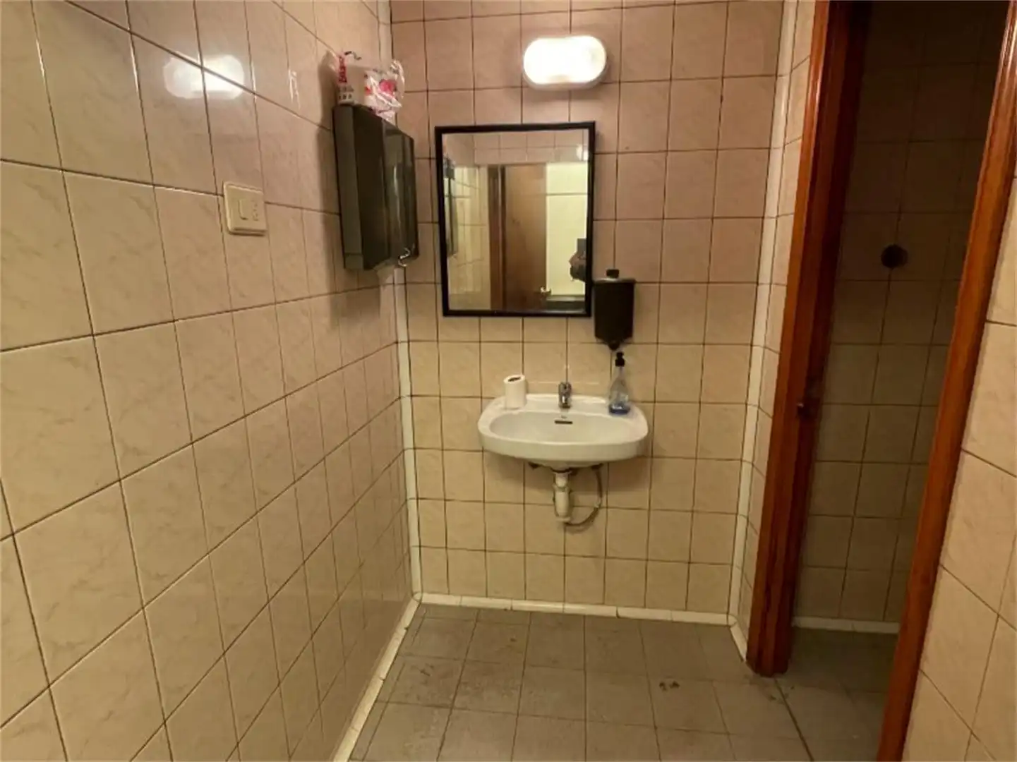 Bathroom of Commercial properties for rent in Bilbao 