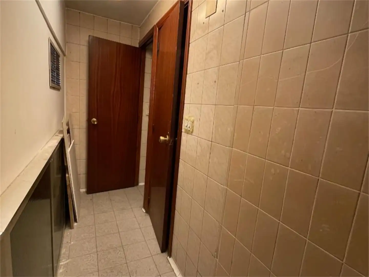 Bathroom of Commercial properties for rent in Bilbao 